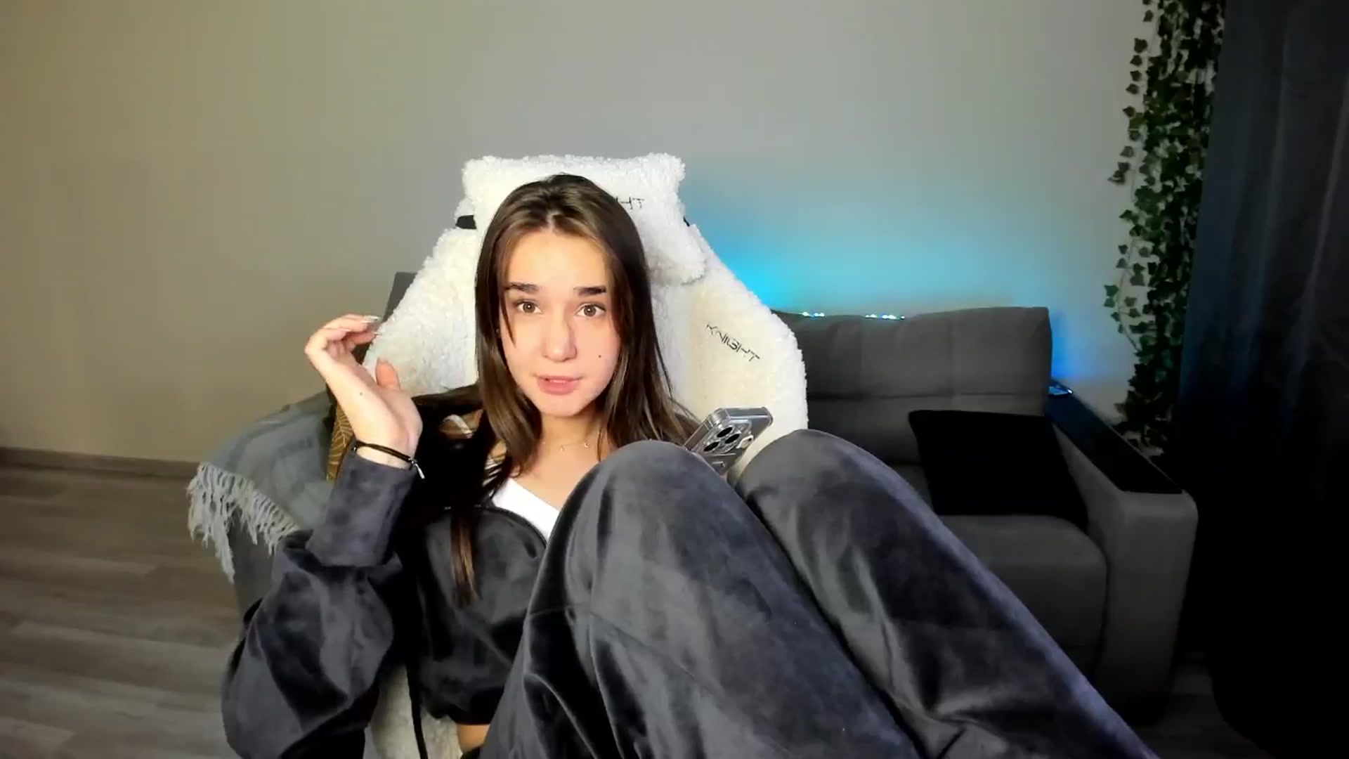 Gallery image thumbnail from Ellies_Smile's myfreecams stream on, 05/08/2024, 17:00 image 4 of 20