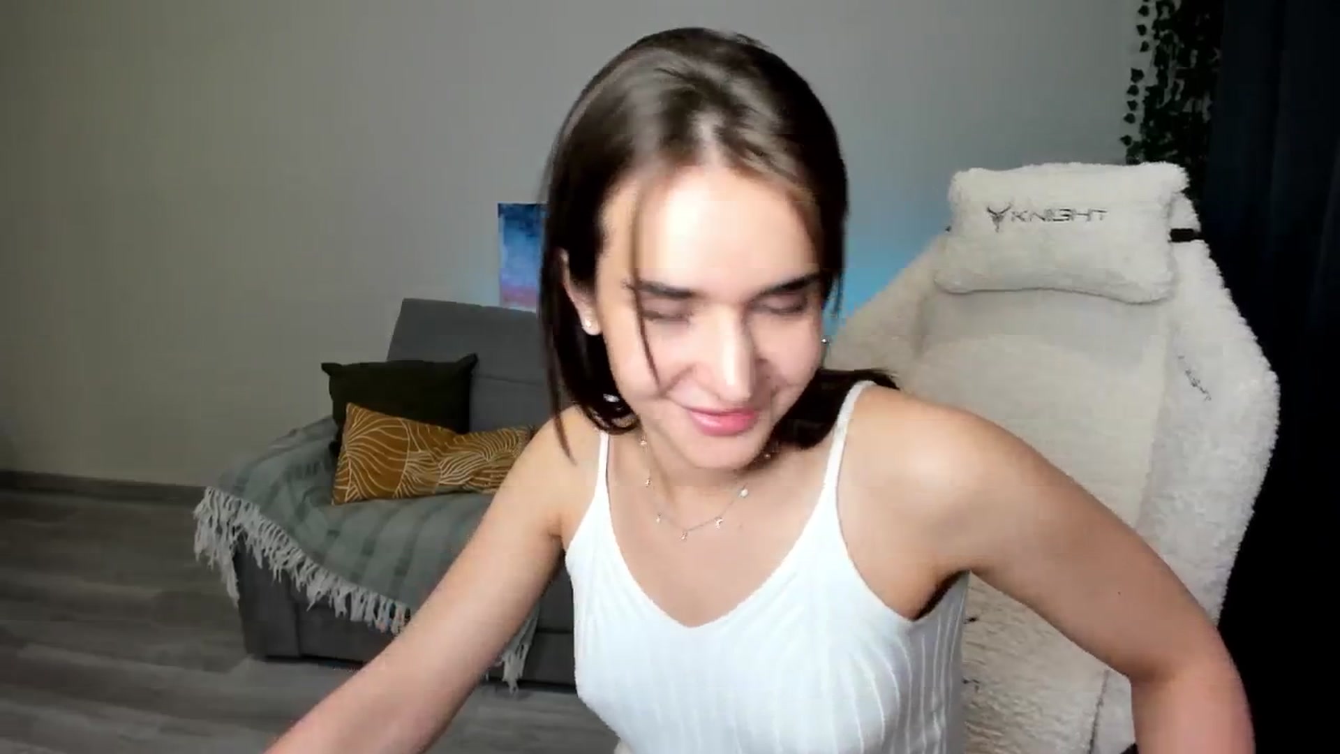Gallery image thumbnail from Ellies_Smile's myfreecams stream on, 05/08/2024, 17:00 image 20 of 20