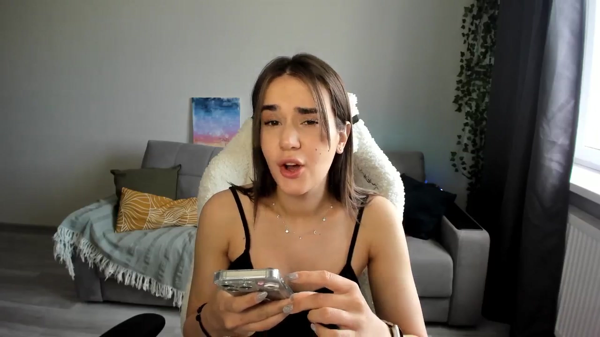 Gallery image thumbnail from Ellies_Smile's myfreecams stream on, 05/09/2024, 12:05 image 9 of 20