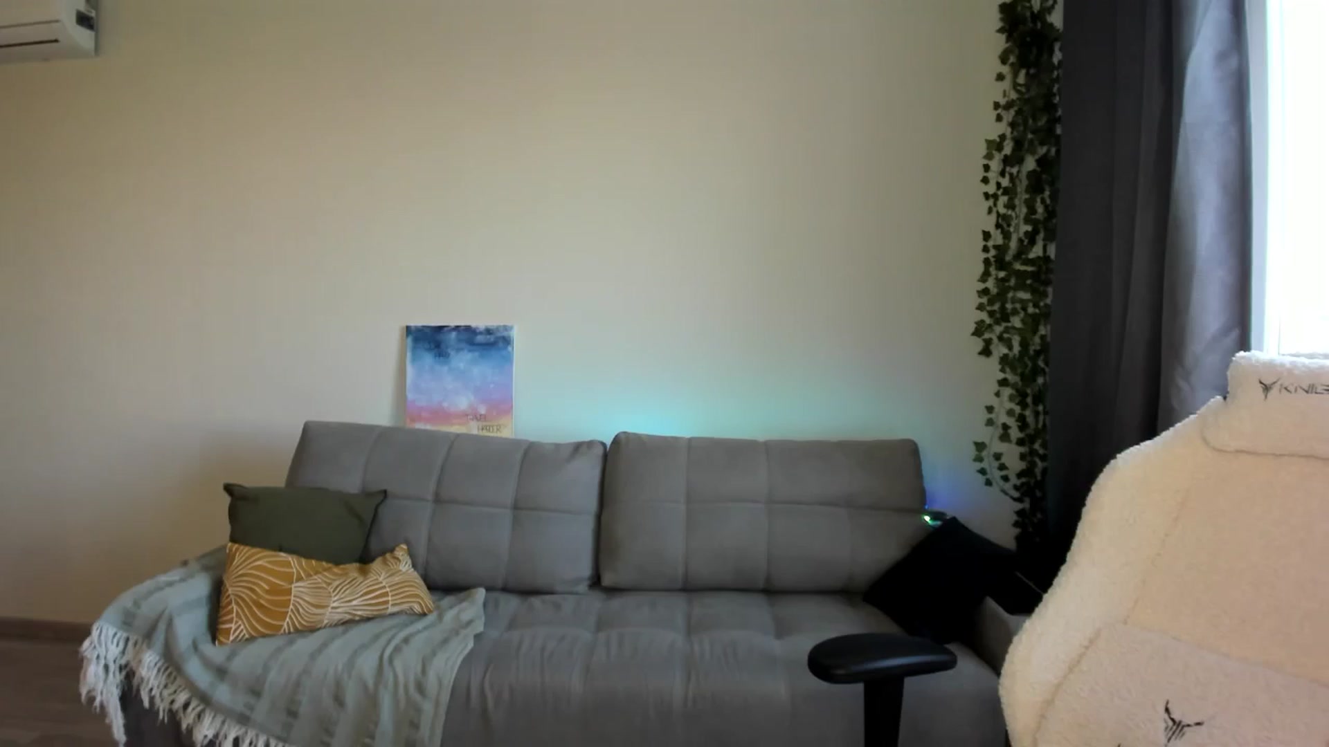 Gallery image thumbnail from Ellies_Smile's myfreecams stream on, 05/09/2024, 15:34 image 14 of 20