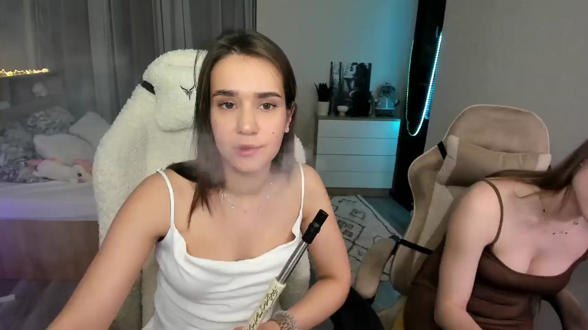 Gallery image thumbnail from Ellies_Smile's myfreecams stream on, 05/11/2024, 17:11 image 4 of 20
