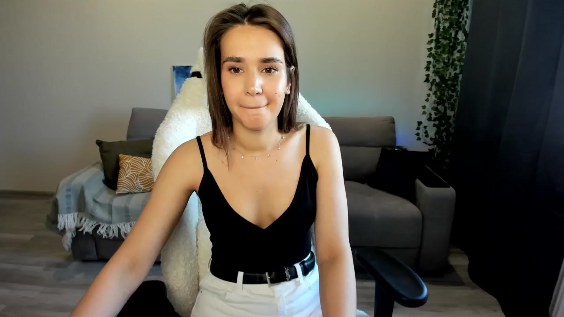 Gallery image thumbnail from Ellies_Smile's myfreecams stream on, 05/27/2024, 15:00 image 12 of 20