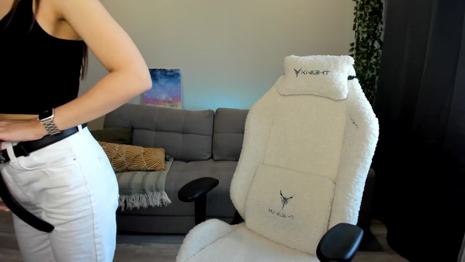 Gallery image thumbnail from Ellies_Smile's myfreecams stream on, 05/27/2024, 15:53 image 16 of 20