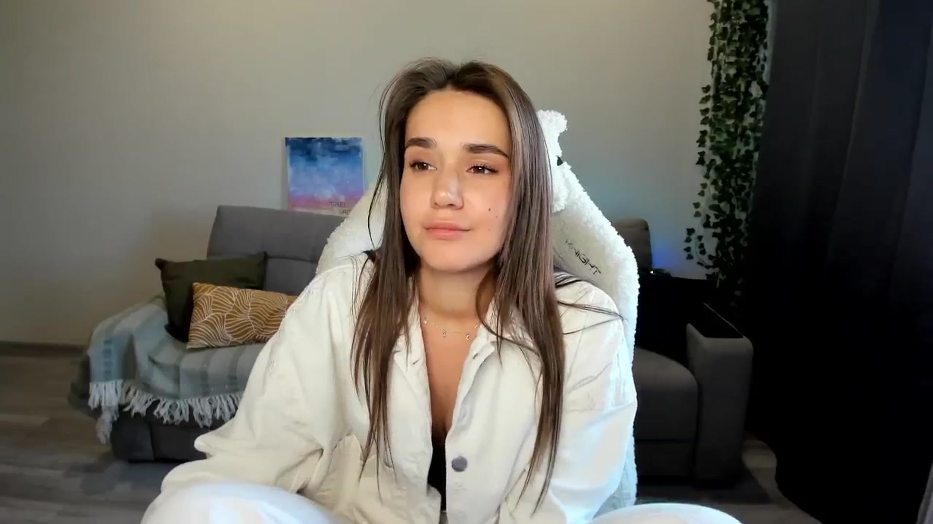 Gallery image thumbnail from Ellies_Smile's myfreecams stream on, 05/27/2024, 15:53 image 19 of 20