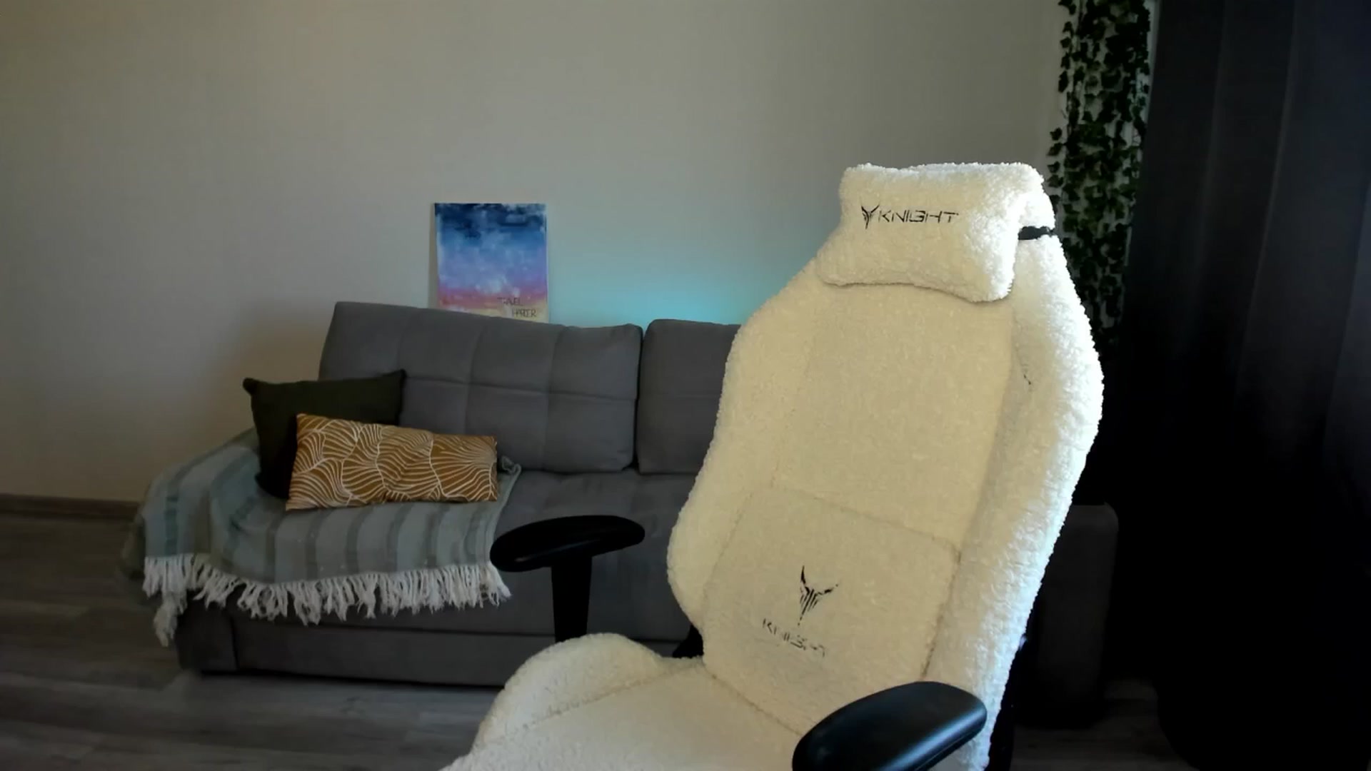 Gallery image thumbnail from Ellies_Smile's myfreecams stream on, 05/29/2024, 14:46 image 10 of 20