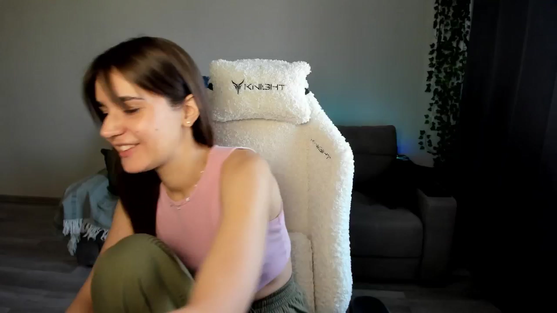 Gallery image thumbnail from Ellies_Smile's myfreecams stream on, 05/30/2024, 14:54 image 16 of 20