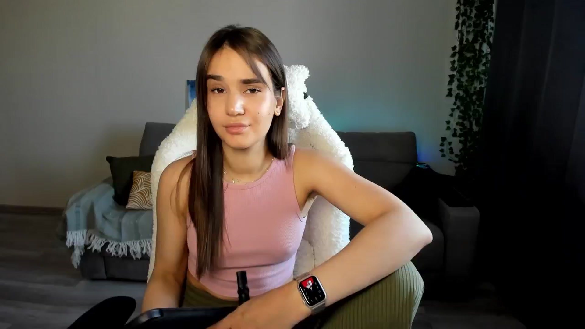 Gallery image thumbnail from Ellies_Smile's myfreecams stream on, 05/30/2024, 14:54 image 2 of 20