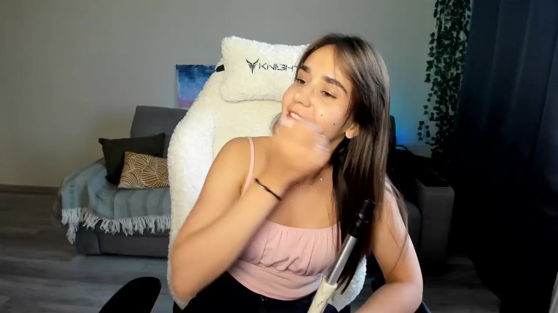 Gallery image thumbnail from Ellies_Smile's myfreecams stream on, 06/03/2024, 15:58 image 9 of 20