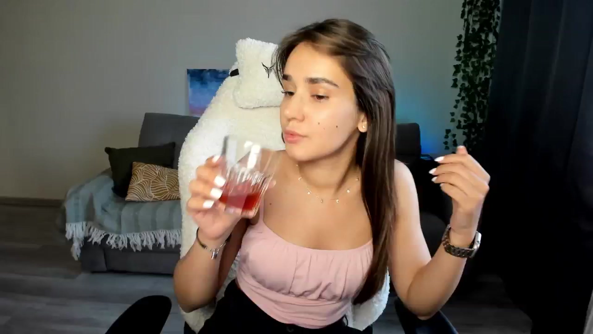 Gallery image thumbnail from Ellies_Smile's myfreecams stream on, 06/03/2024, 15:58 image 8 of 20