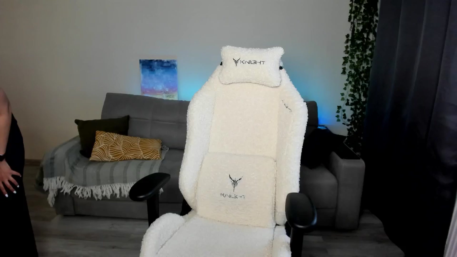 Gallery image thumbnail from Ellies_Smile's myfreecams stream on, 06/03/2024, 16:42 image 19 of 20