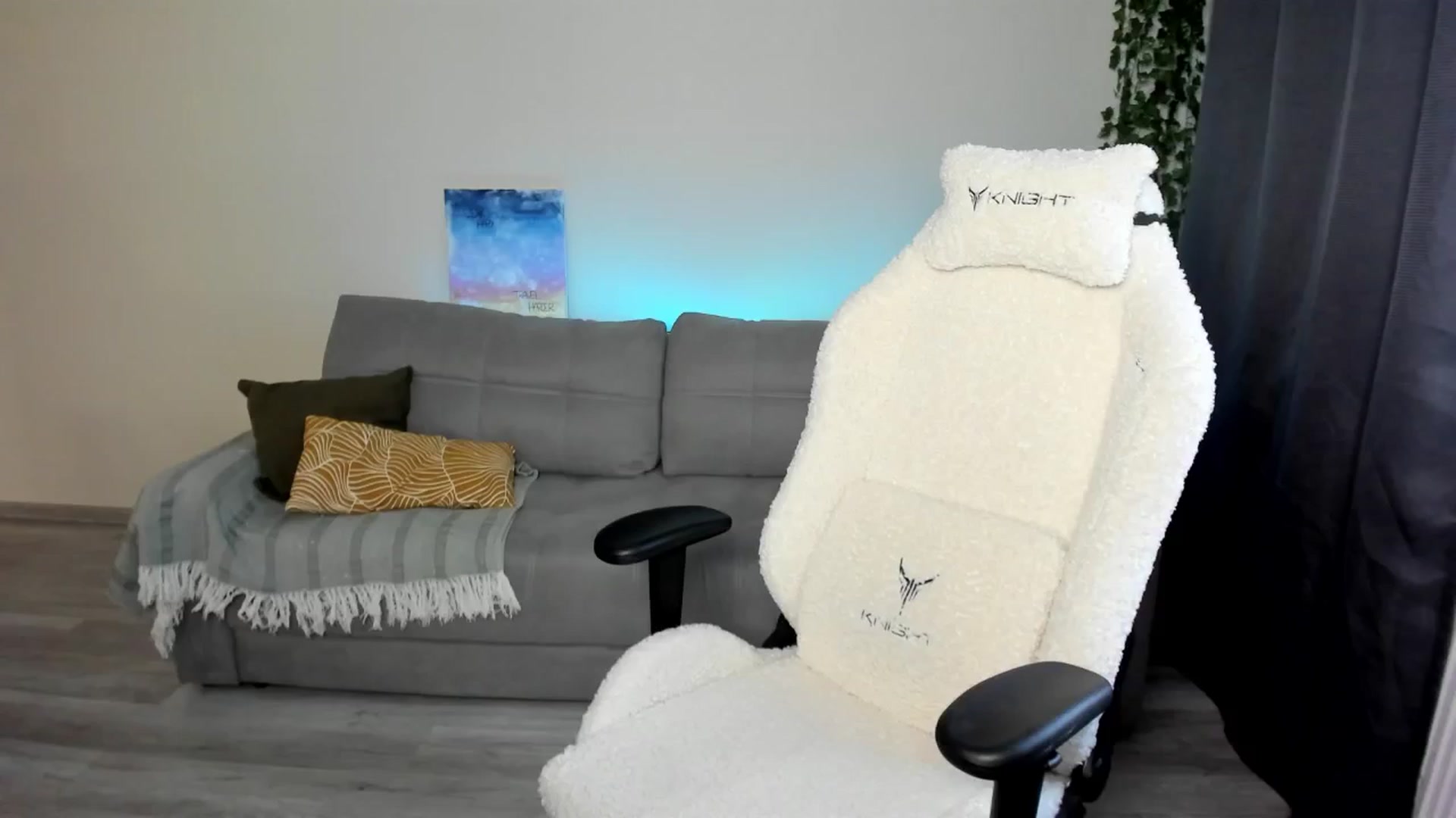 Gallery image thumbnail from Ellies_Smile's myfreecams stream on, 06/03/2024, 16:42 image 13 of 20