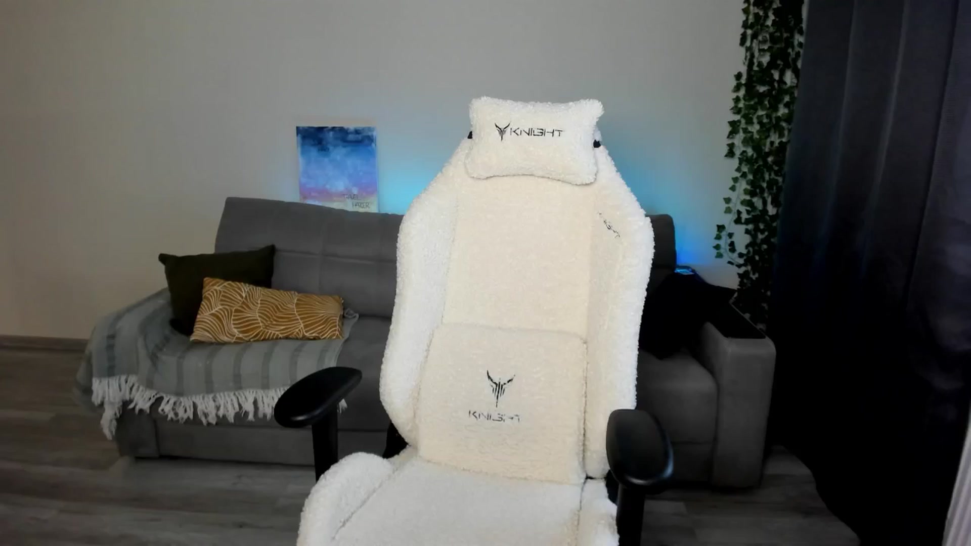Gallery image thumbnail from Ellies_Smile's myfreecams stream on, 06/03/2024, 16:42 image 18 of 20