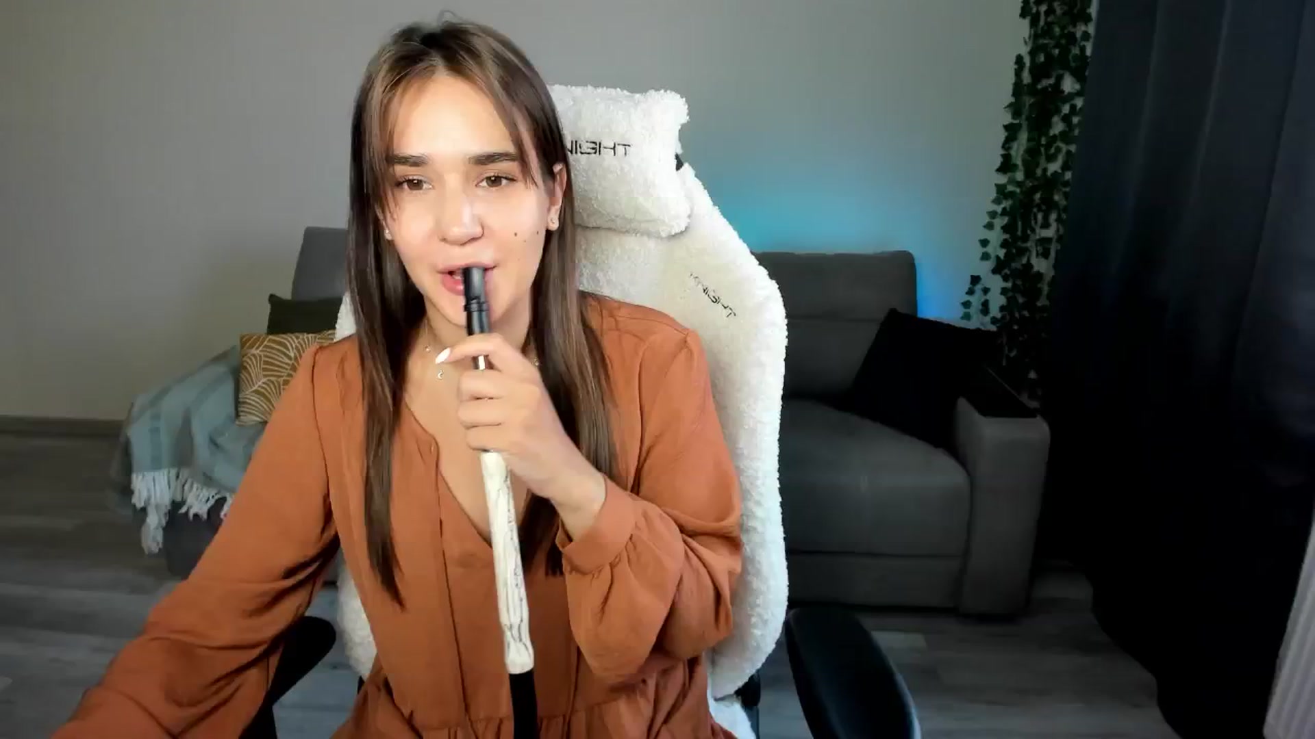 Gallery image thumbnail from Ellies_Smile's myfreecams stream on, 06/11/2024, 16:31 image 9 of 20
