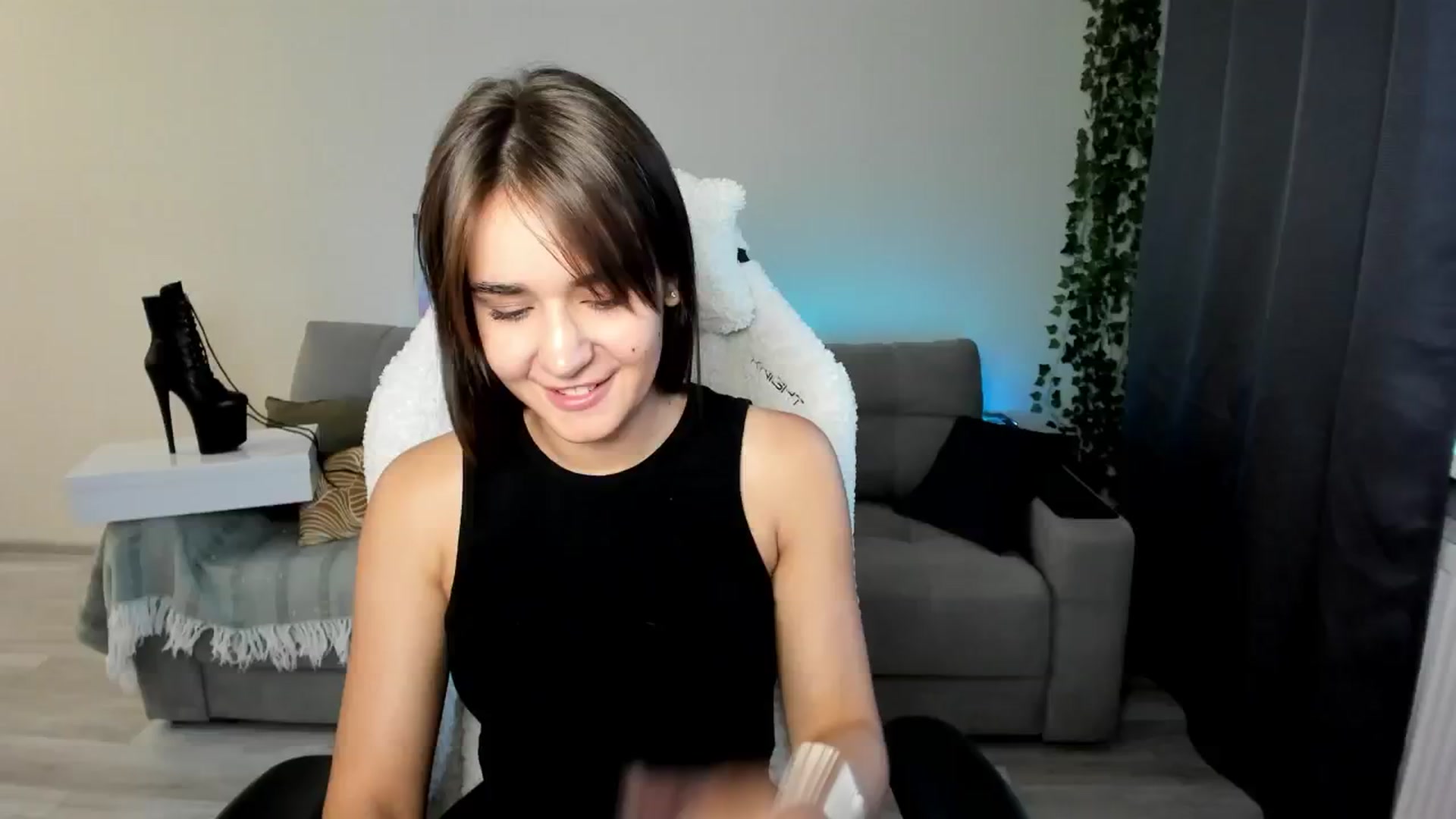 Gallery image thumbnail from Ellies_Smile's myfreecams stream on, 06/13/2024, 16:51 image 18 of 20