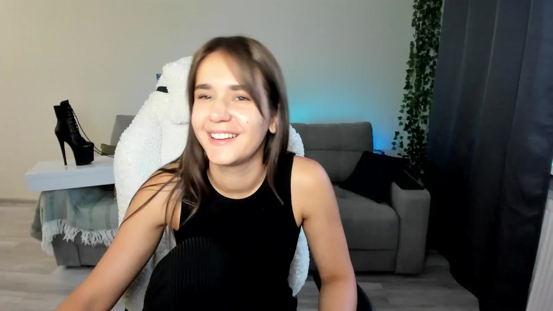 Gallery image thumbnail from Ellies_Smile's myfreecams stream on, 06/13/2024, 16:51 image 10 of 20