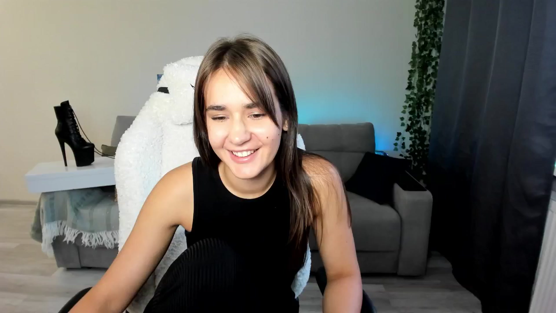 Gallery image thumbnail from Ellies_Smile's myfreecams stream on, 06/13/2024, 16:51 image 11 of 20