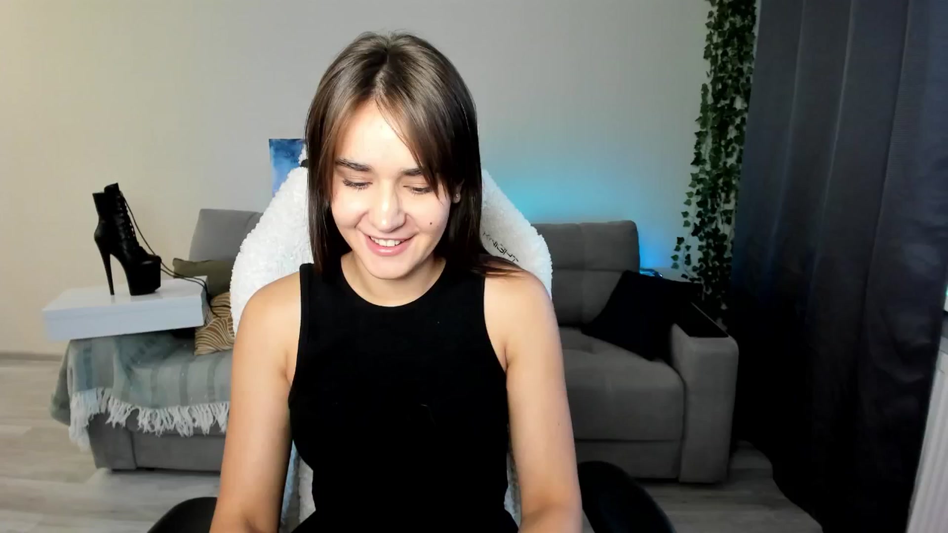Gallery image thumbnail from Ellies_Smile's myfreecams stream on, 06/13/2024, 16:51 image 17 of 20