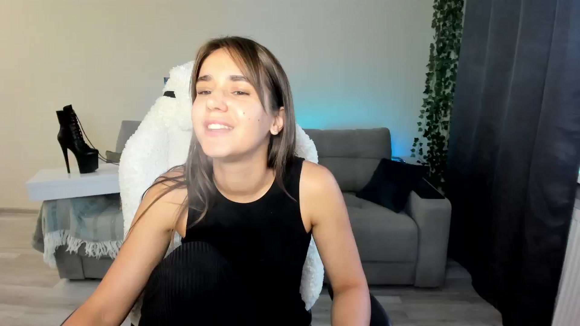 Gallery image thumbnail from Ellies_Smile's myfreecams stream on, 06/13/2024, 16:51 image 9 of 20