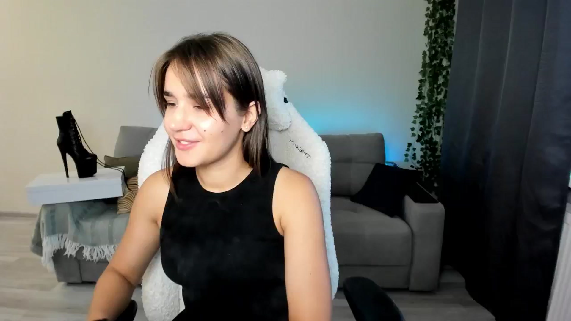 Gallery image thumbnail from Ellies_Smile's myfreecams stream on, 06/13/2024, 16:51 image 20 of 20