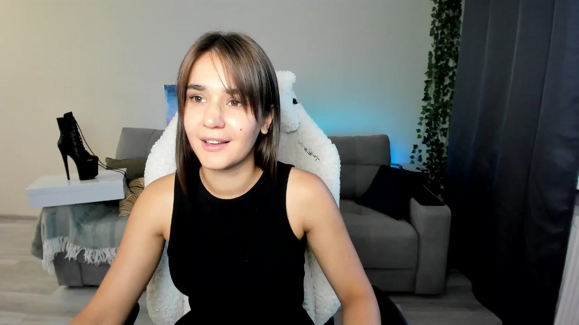Gallery image thumbnail from Ellies_Smile's myfreecams stream on, 06/13/2024, 16:51 image 19 of 20