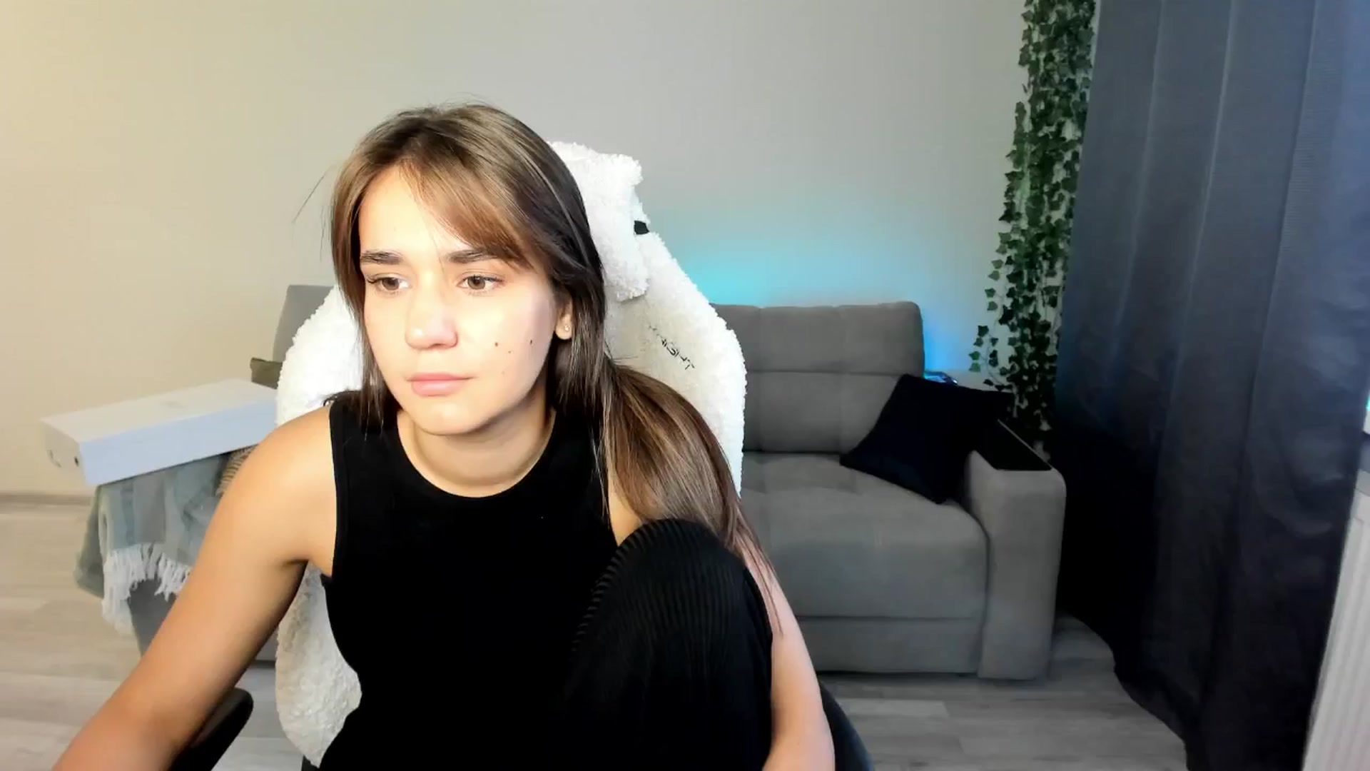 Gallery image thumbnail from Ellies_Smile's myfreecams stream on, 06/13/2024, 16:51 image 4 of 20