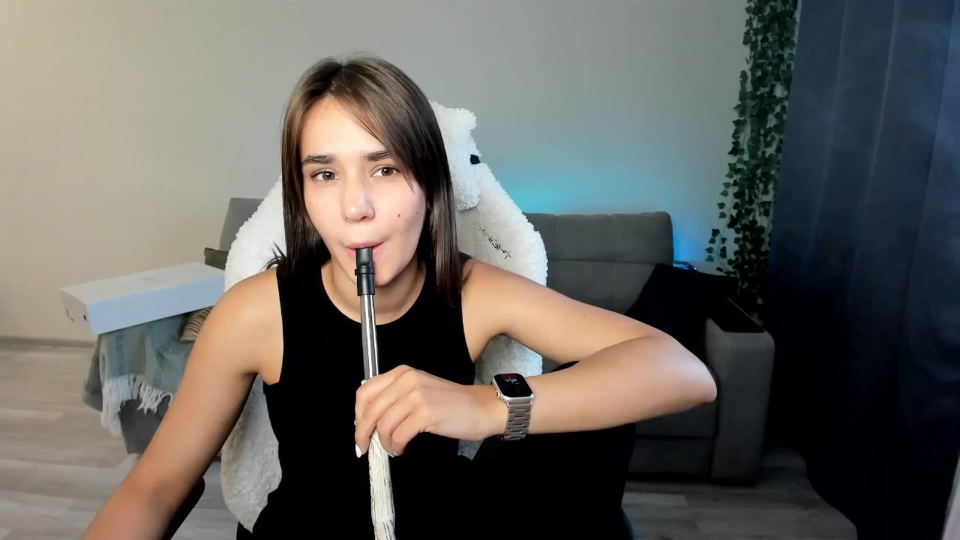 Gallery image thumbnail from Ellies_Smile's myfreecams stream on, 06/13/2024, 16:51 image 2 of 20