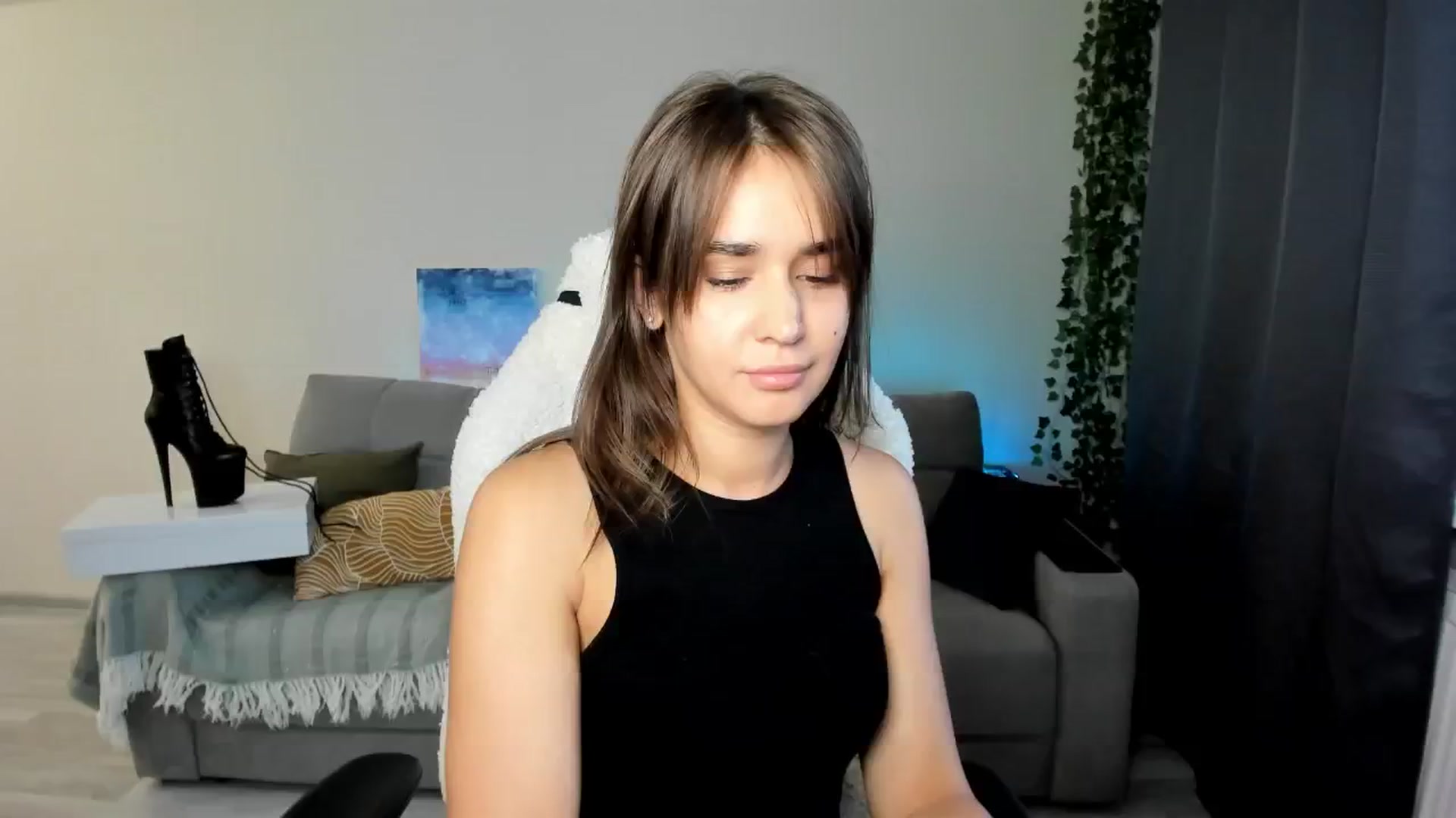 Gallery image thumbnail from Ellies_Smile's myfreecams stream on, 06/13/2024, 16:51 image 16 of 20