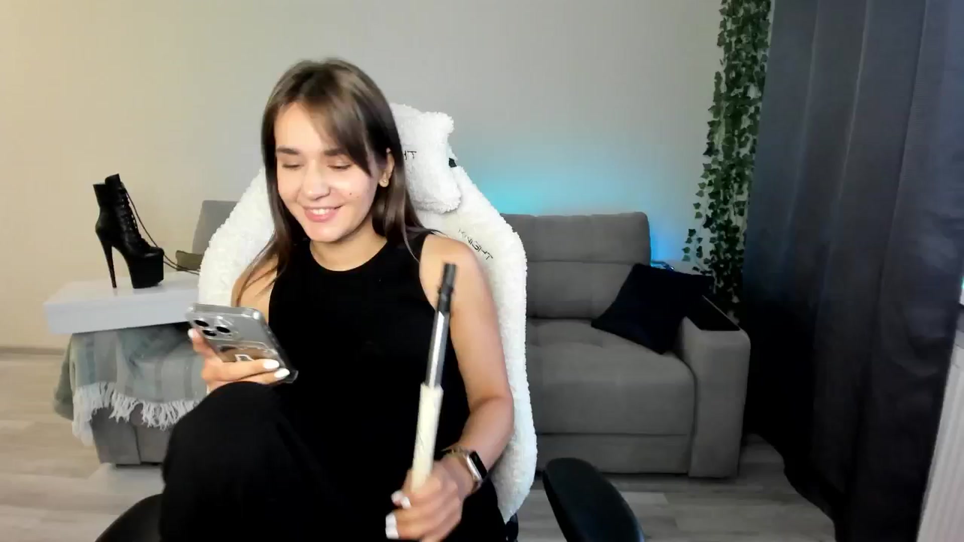 Gallery image thumbnail from Ellies_Smile's myfreecams stream on, 06/13/2024, 16:51 image 7 of 20