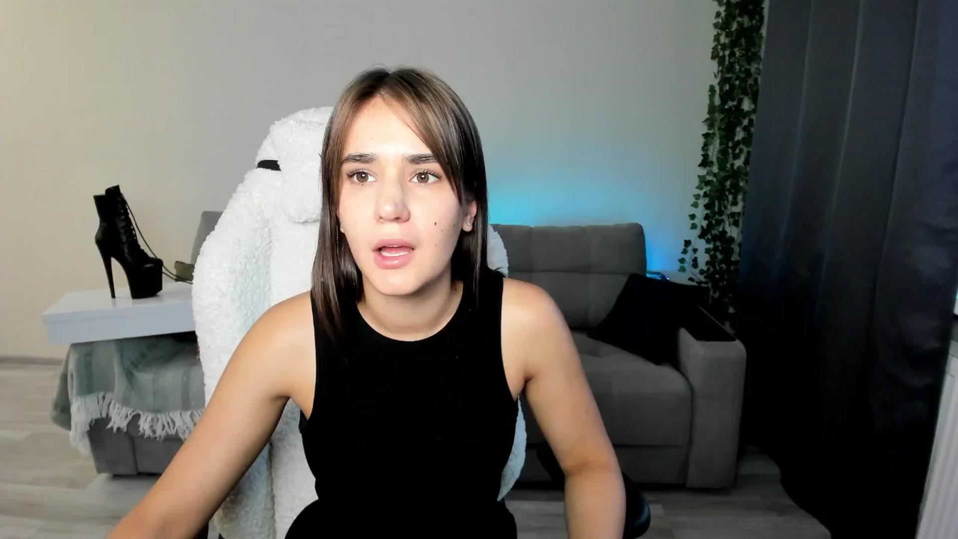 Gallery image thumbnail from Ellies_Smile's myfreecams stream on, 06/13/2024, 17:47 image 1 of 20