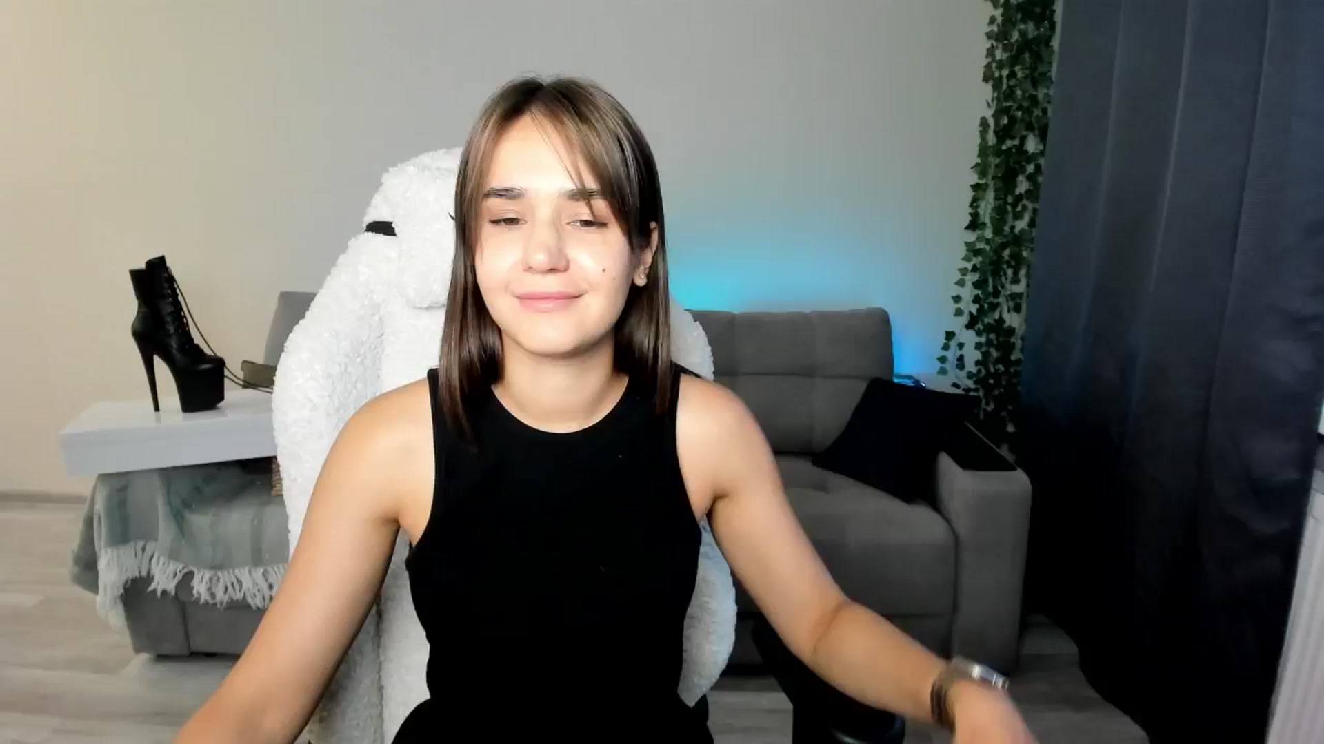 Gallery image thumbnail from Ellies_Smile's myfreecams stream on, 06/13/2024, 17:47 image 3 of 20