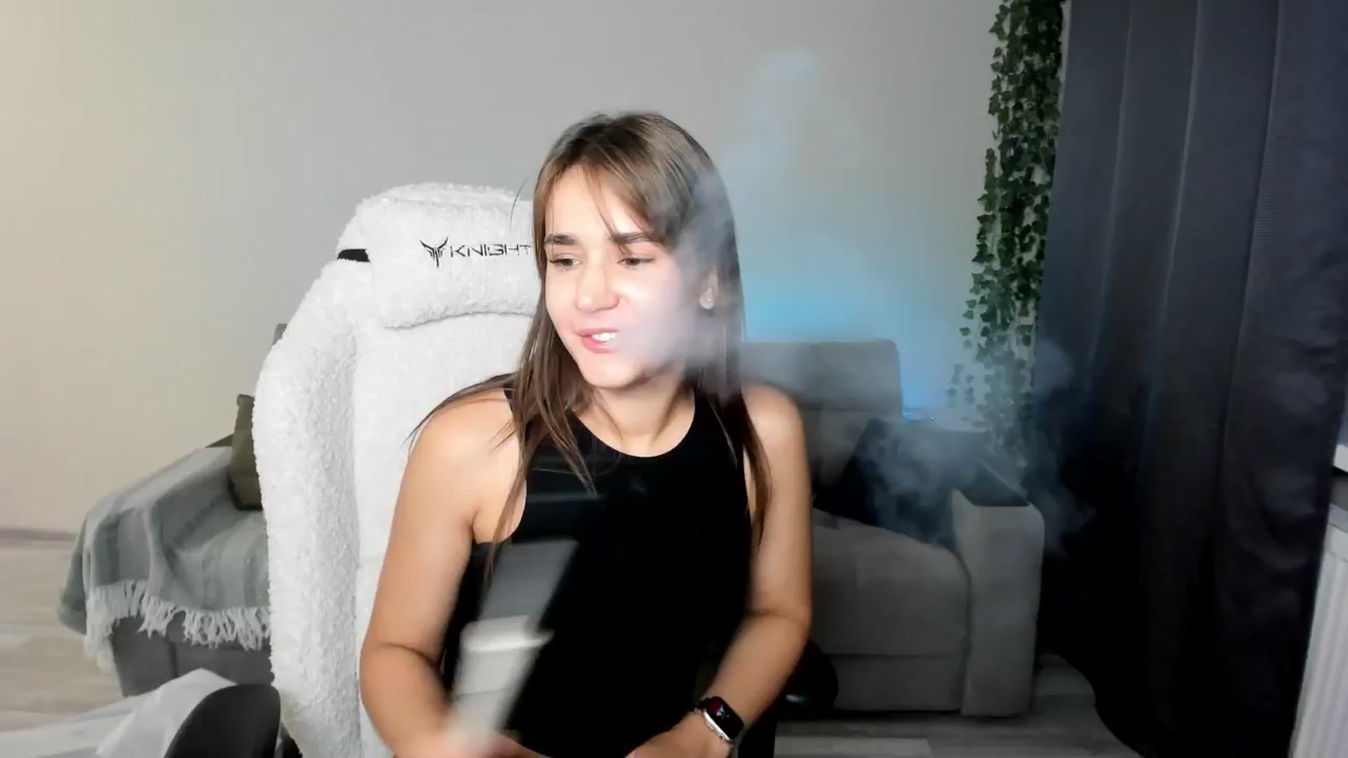 Gallery image thumbnail from Ellies_Smile's myfreecams stream on, 06/13/2024, 17:47 image 18 of 20