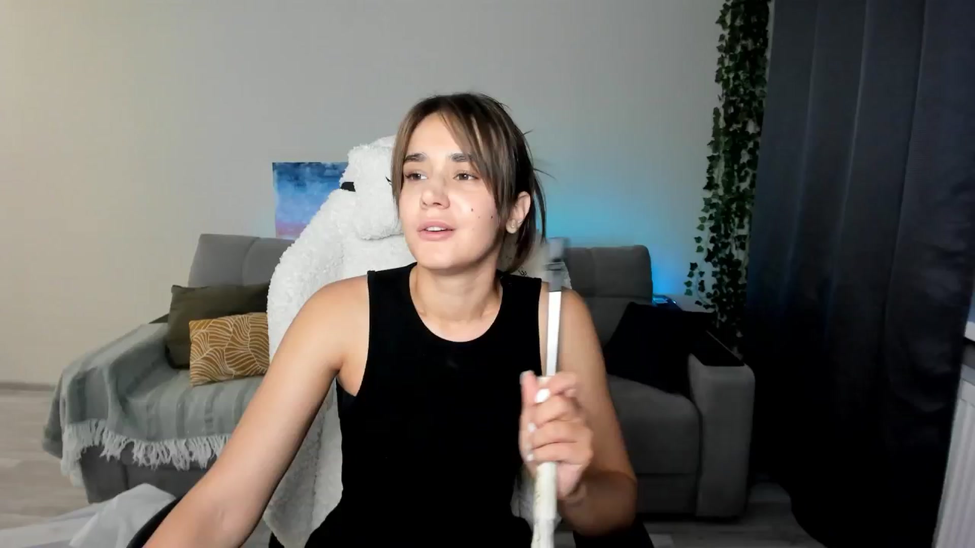 Gallery image thumbnail from Ellies_Smile's myfreecams stream on, 06/13/2024, 17:47 image 14 of 20