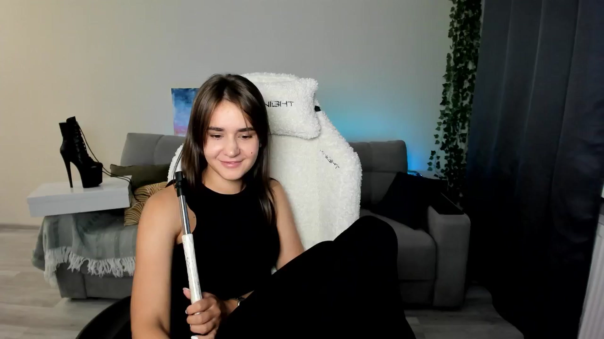 Gallery image thumbnail from Ellies_Smile's myfreecams stream on, 06/13/2024, 17:47 image 8 of 20