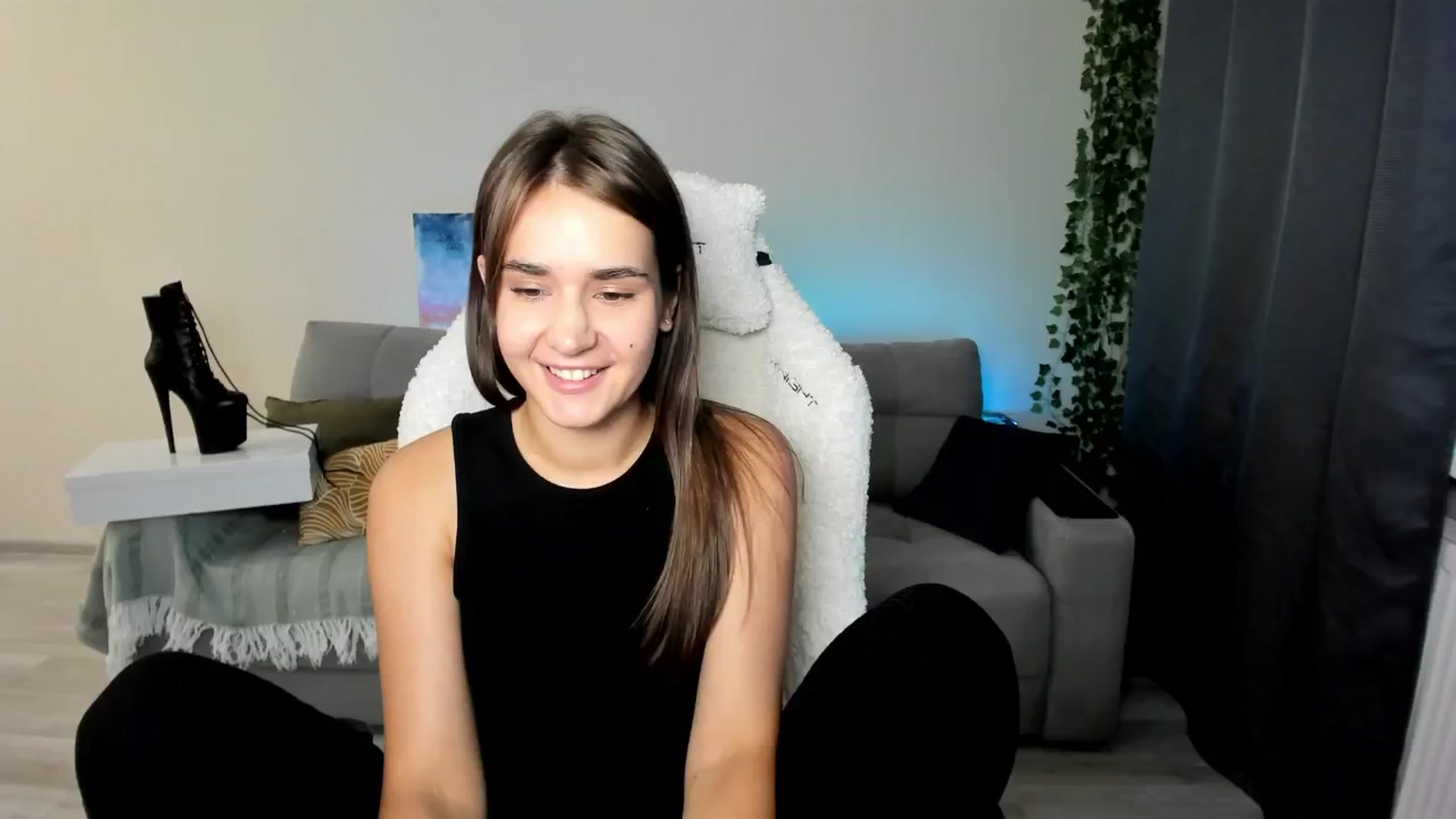 Gallery image thumbnail from Ellies_Smile's myfreecams stream on, 06/13/2024, 17:47 image 4 of 20