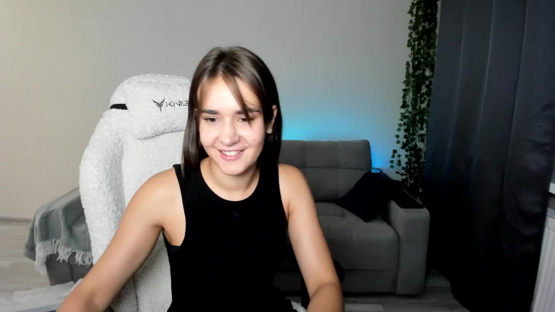 Gallery image thumbnail from Ellies_Smile's myfreecams stream on, 06/13/2024, 17:47 image 20 of 20