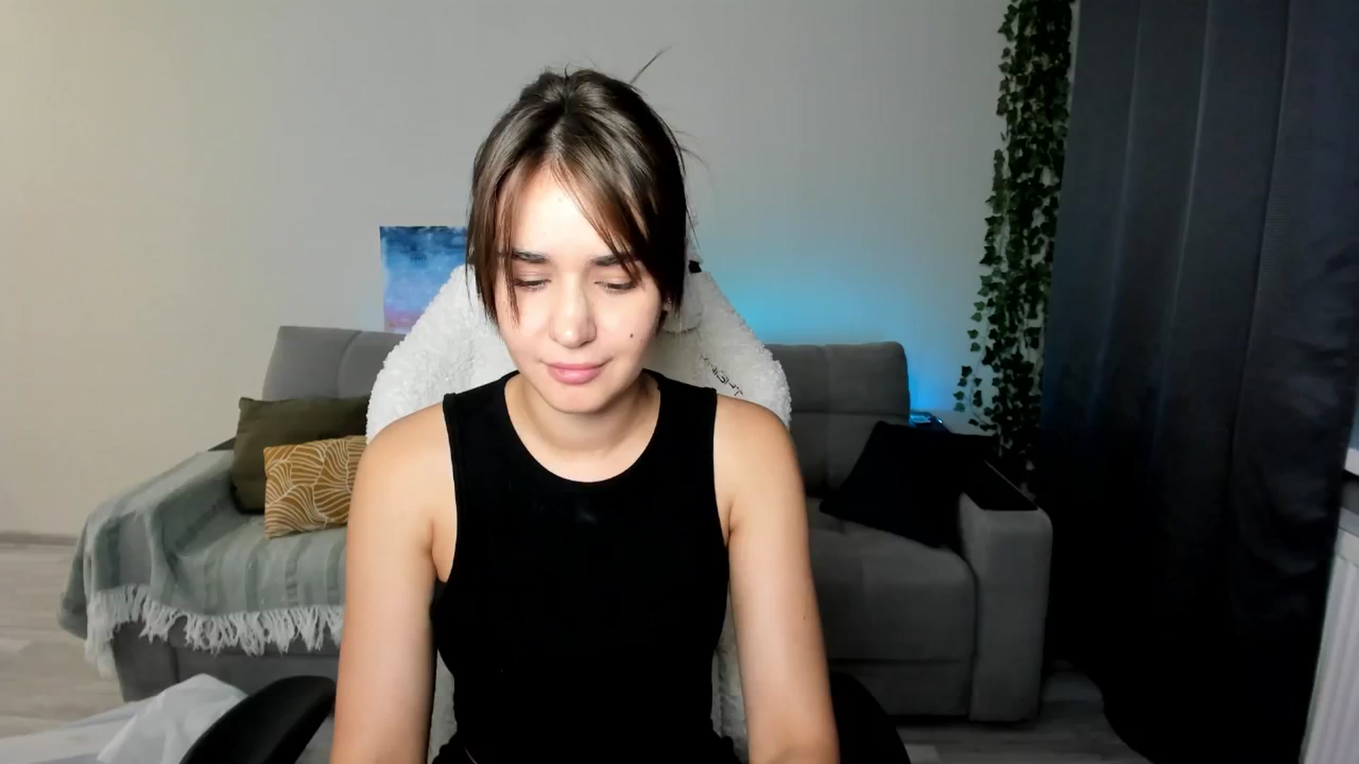 Gallery image thumbnail from Ellies_Smile's myfreecams stream on, 06/13/2024, 17:47 image 15 of 20