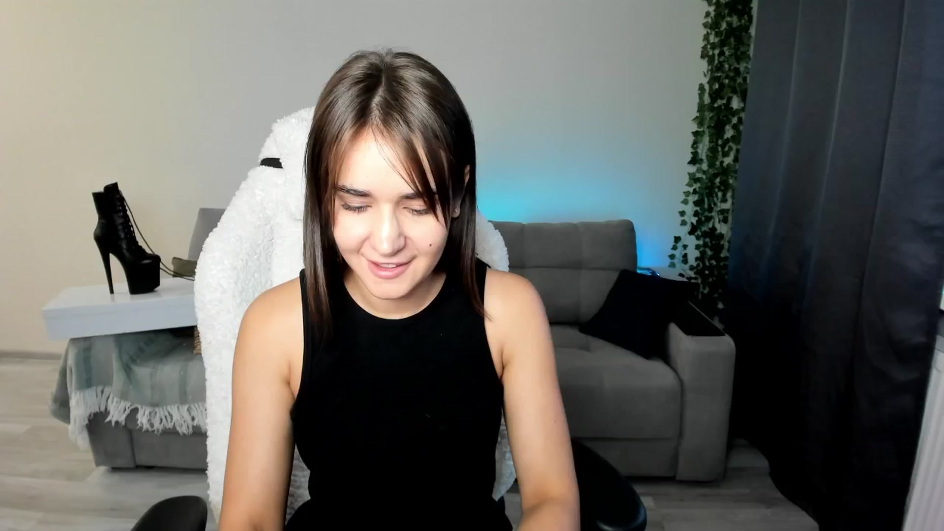 Gallery image thumbnail from Ellies_Smile's myfreecams stream on, 06/13/2024, 17:47 image 2 of 20