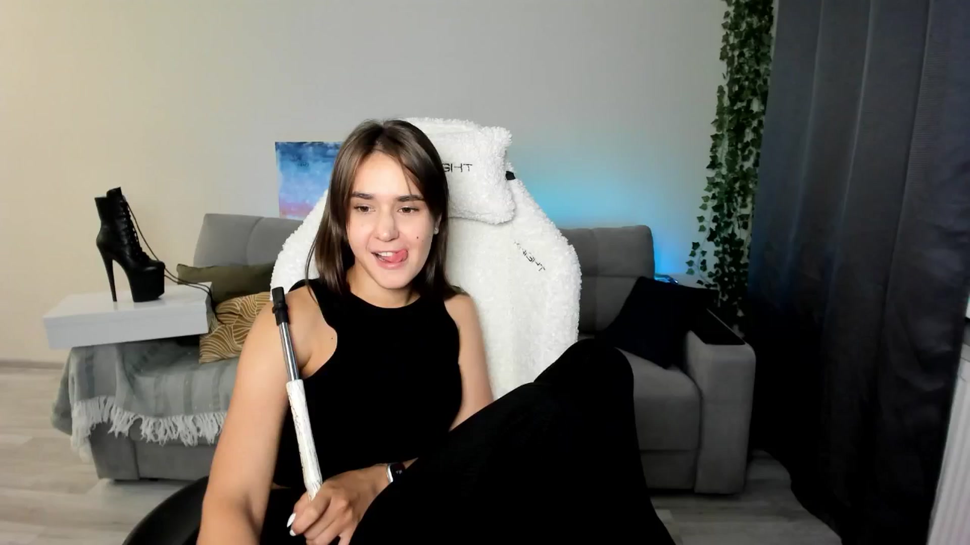 Gallery image thumbnail from Ellies_Smile's myfreecams stream on, 06/13/2024, 17:47 image 7 of 20