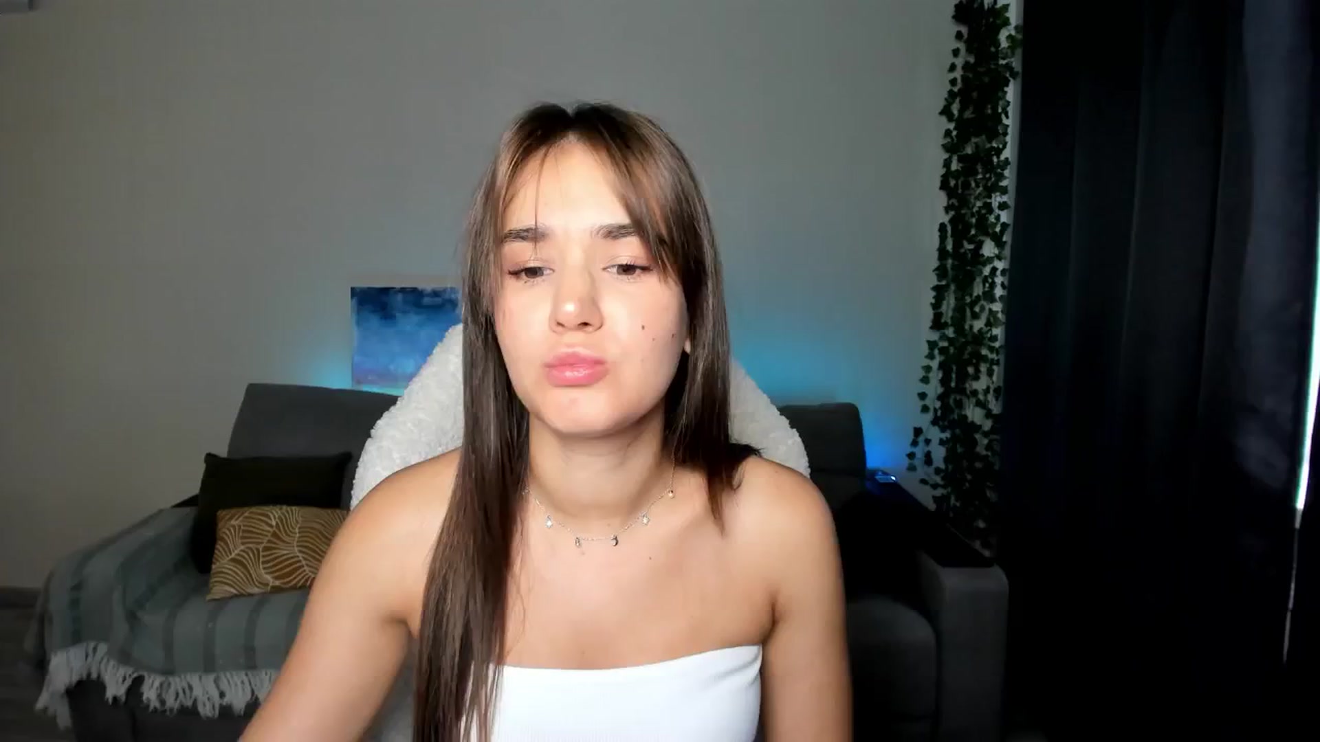 Gallery image thumbnail from Ellies_Smile's myfreecams stream on, 06/15/2024, 13:53 image 10 of 20