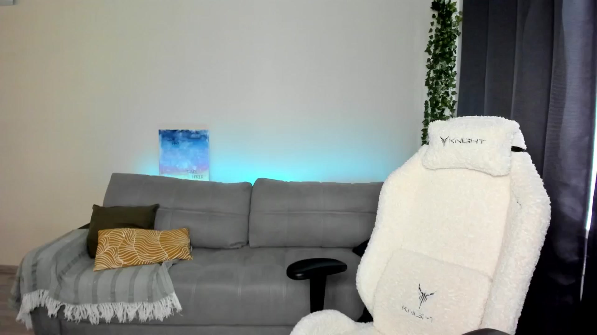Gallery image thumbnail from Ellies_Smile's myfreecams stream on, 06/15/2024, 13:53 image 4 of 20