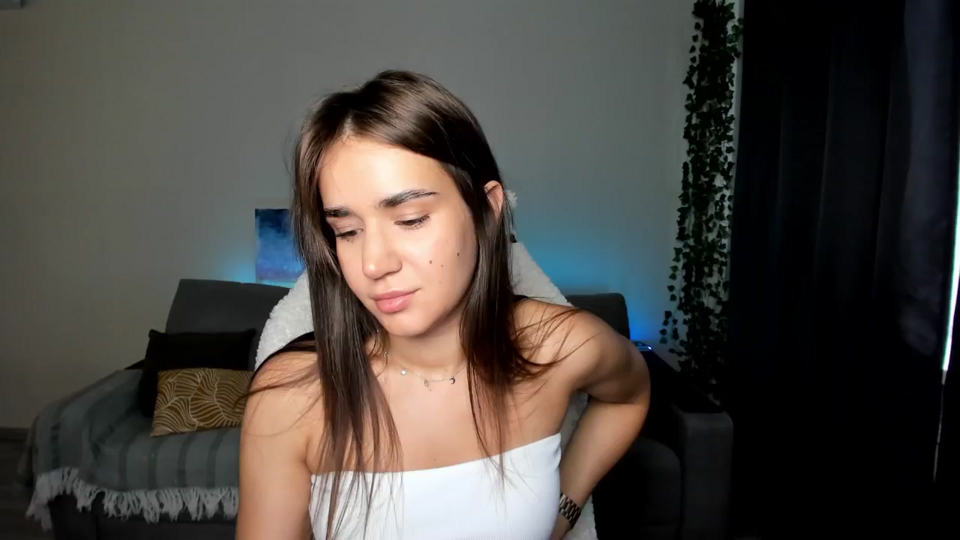 Gallery image thumbnail from Ellies_Smile's myfreecams stream on, 06/15/2024, 13:53 image 9 of 20