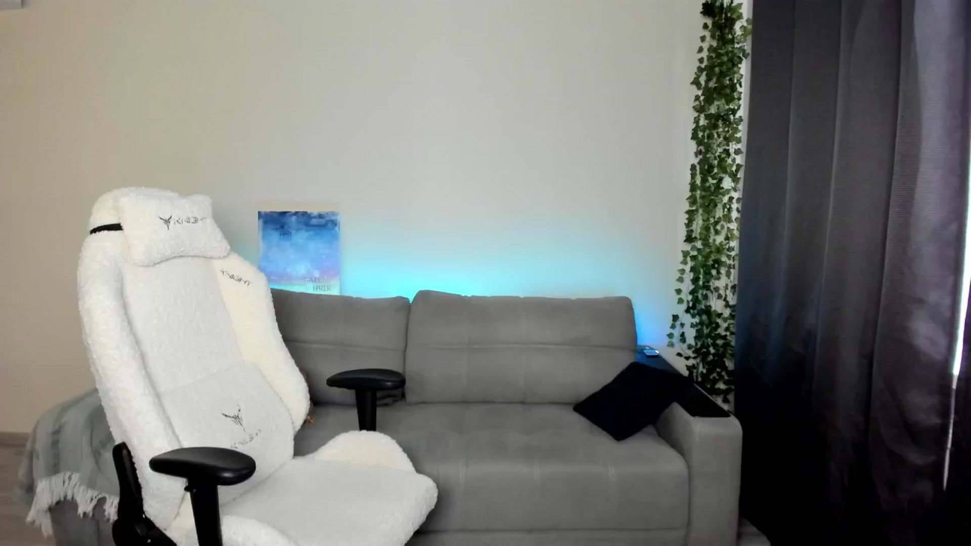 Gallery image thumbnail from Ellies_Smile's myfreecams stream on, 06/15/2024, 13:53 image 3 of 20