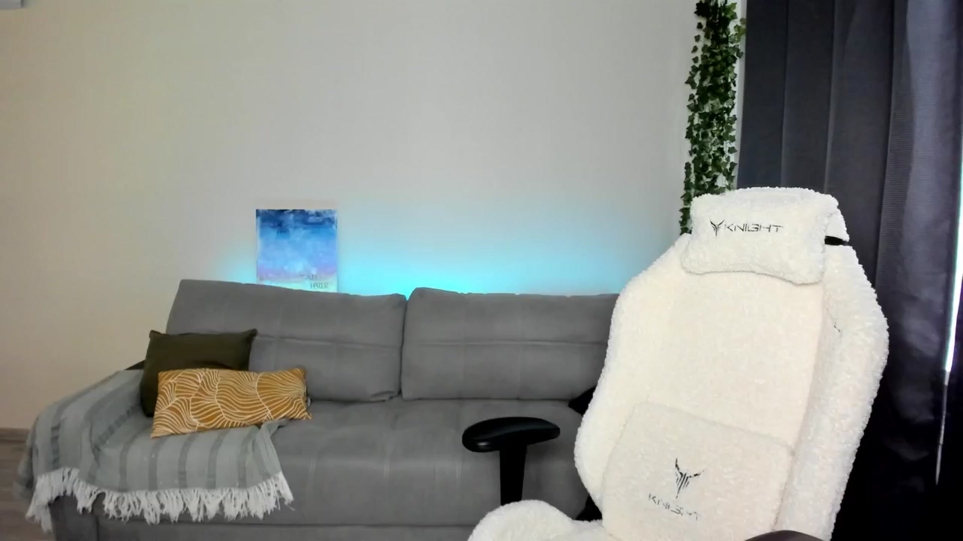 Gallery image thumbnail from Ellies_Smile's myfreecams stream on, 06/15/2024, 13:53 image 5 of 20