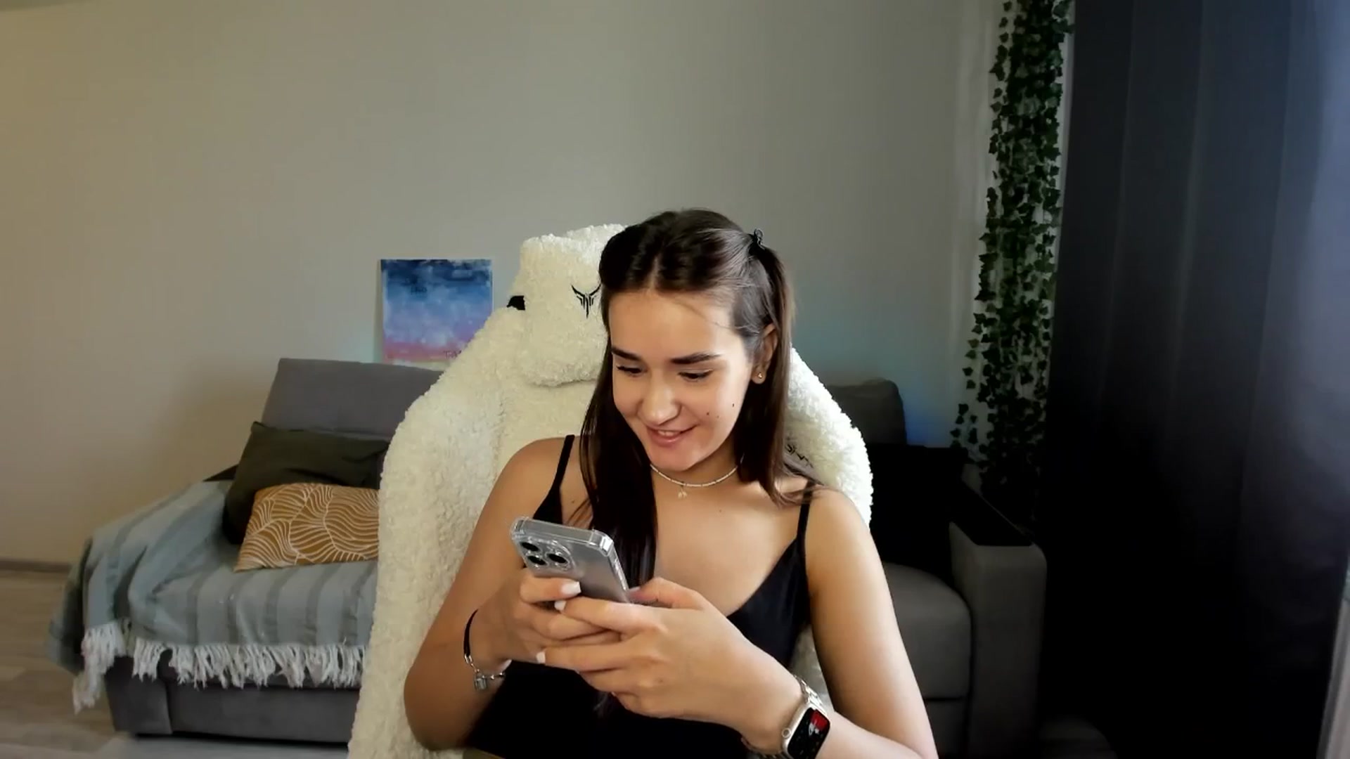 Gallery image thumbnail from Ellies_Smile's myfreecams stream on, 07/23/2024, 12:30 image 19 of 20