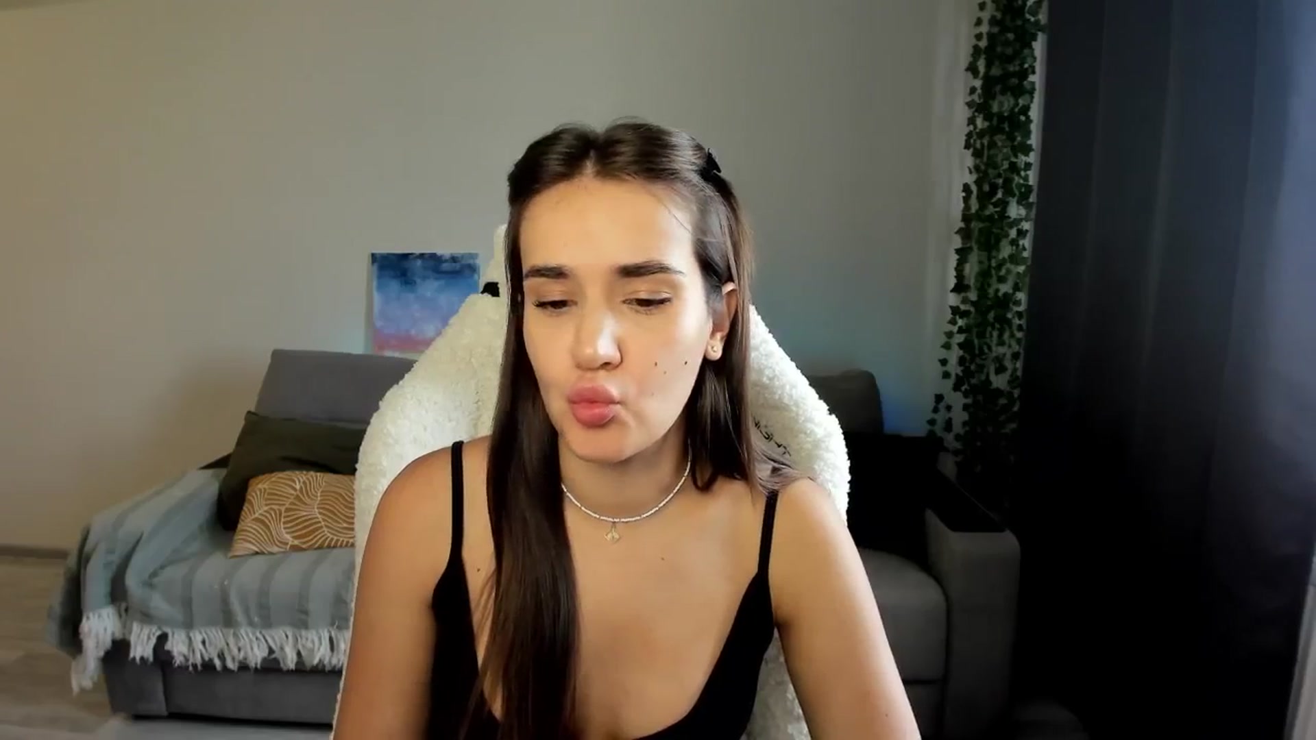 Gallery image thumbnail from Ellies_Smile's myfreecams stream on, 07/23/2024, 12:30 image 18 of 20