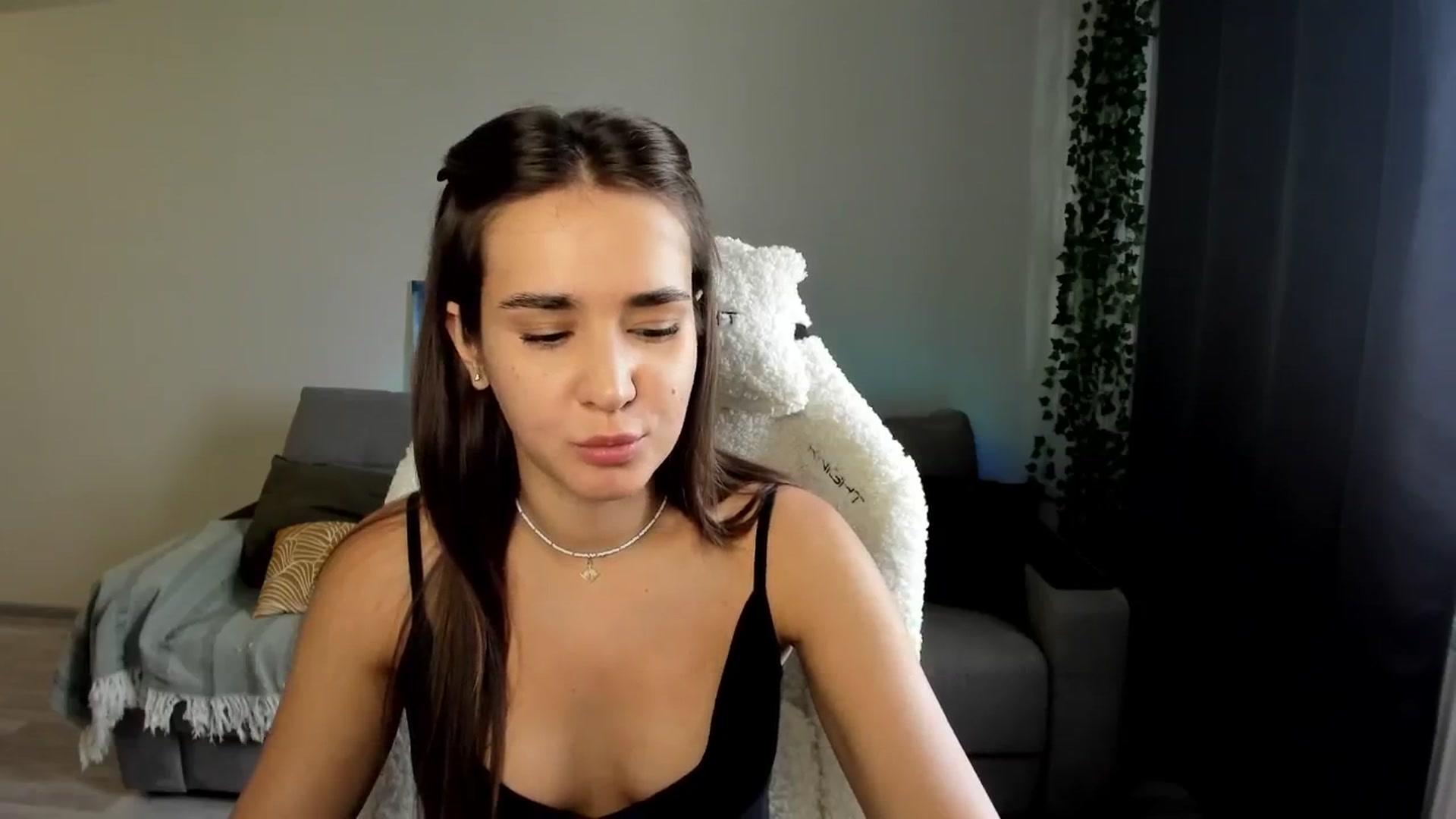 Gallery image thumbnail from Ellies_Smile's myfreecams stream on, 07/23/2024, 12:30 image 4 of 20