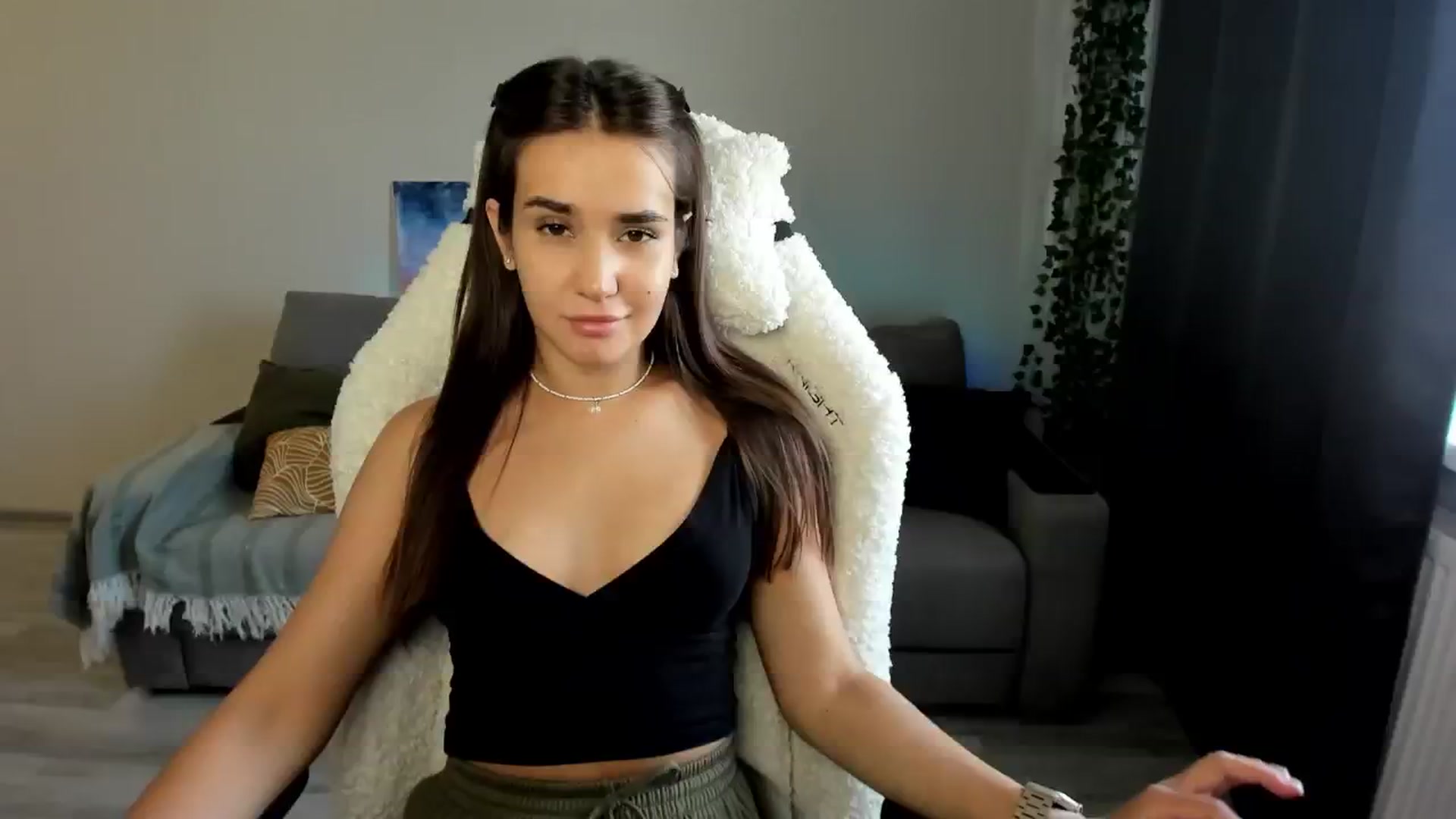 Gallery image thumbnail from Ellies_Smile's myfreecams stream on, 07/23/2024, 12:48 image 18 of 20