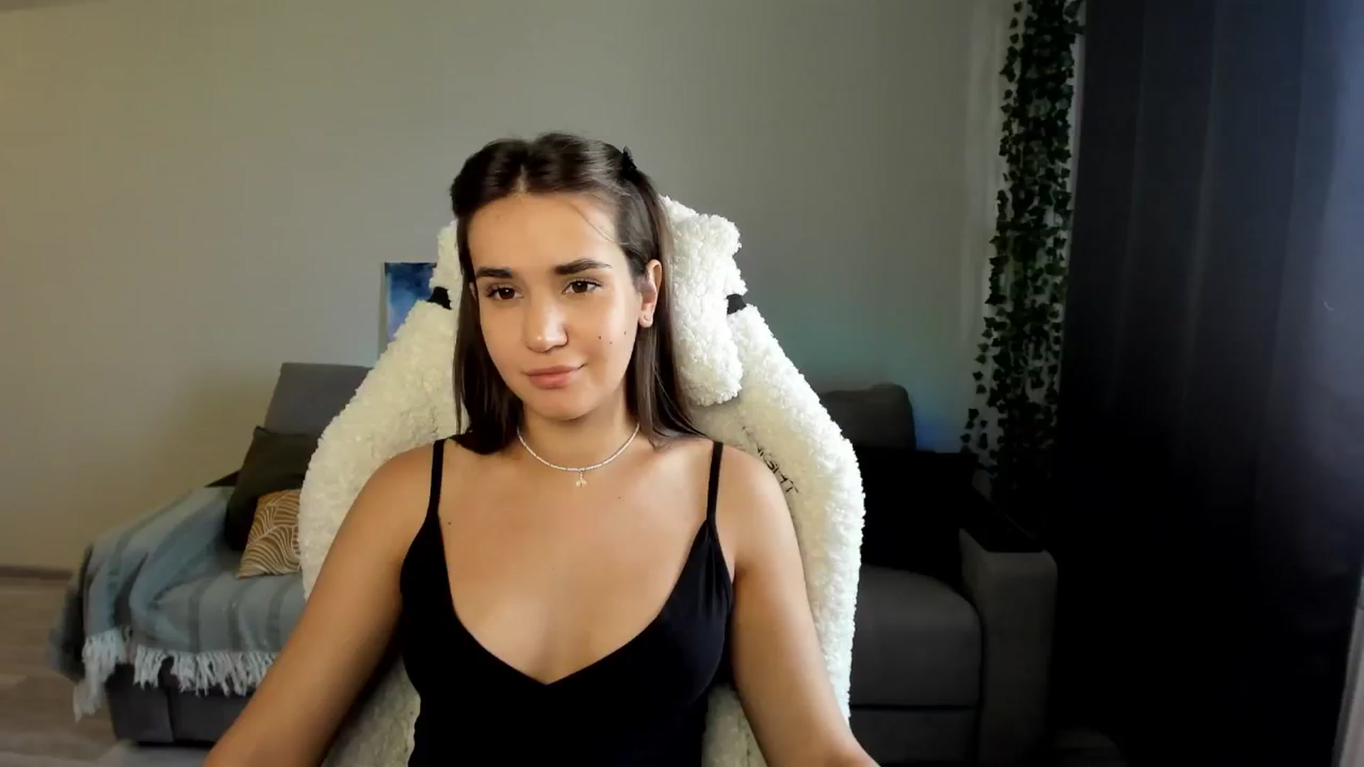 Gallery image thumbnail from Ellies_Smile's myfreecams stream on, 07/23/2024, 12:48 image 16 of 20