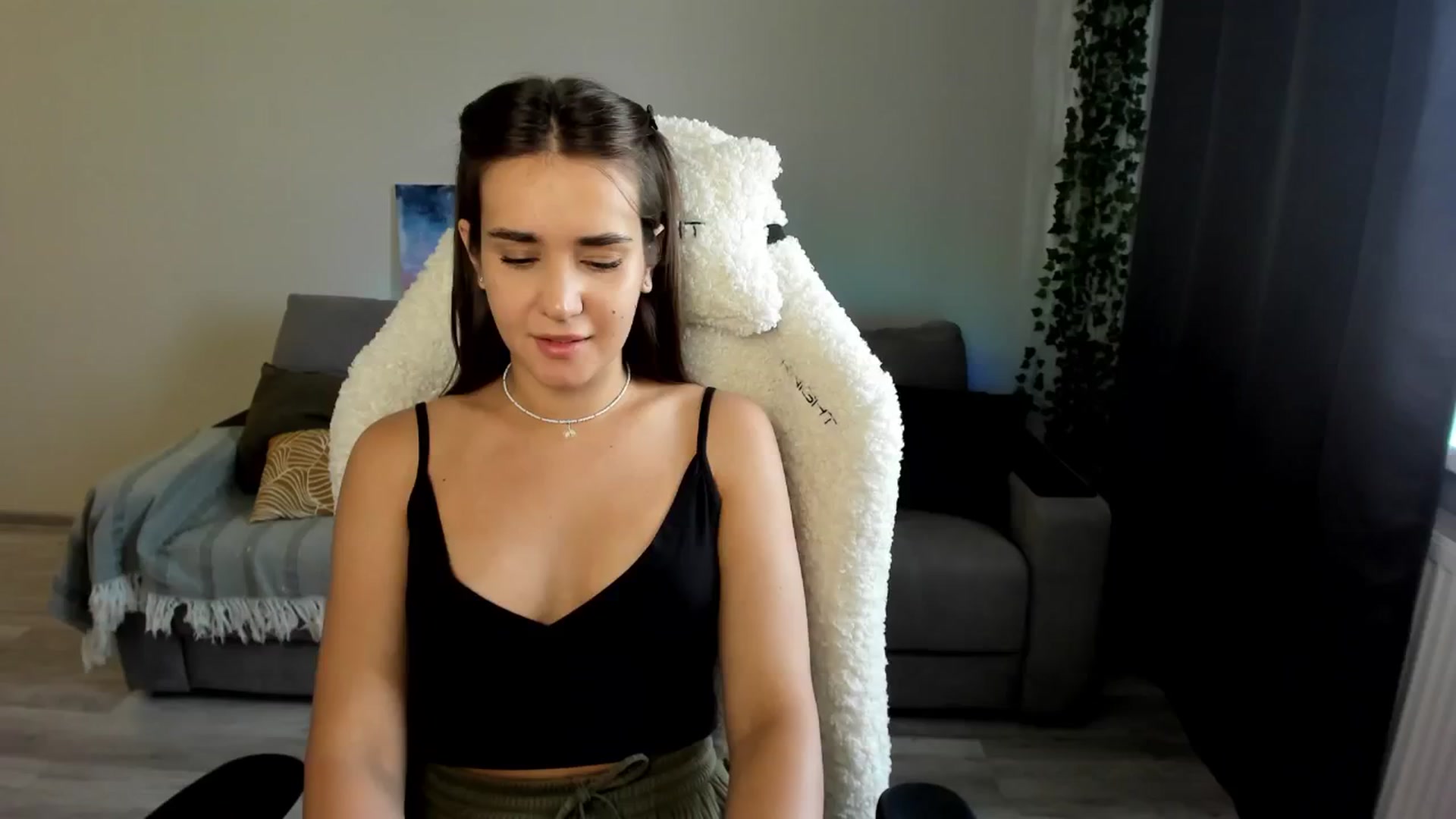 Gallery image thumbnail from Ellies_Smile's myfreecams stream on, 07/23/2024, 12:48 image 19 of 20