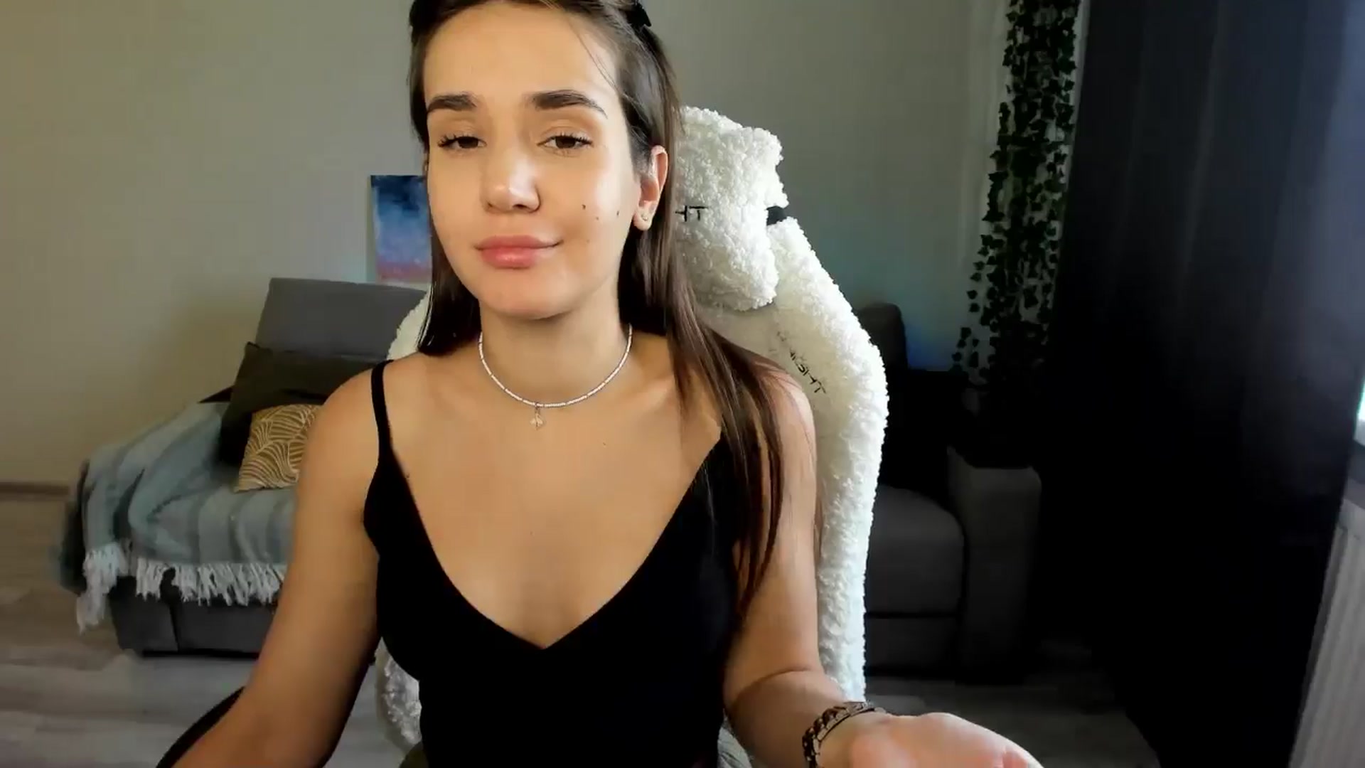 Gallery image thumbnail from Ellies_Smile's myfreecams stream on, 07/23/2024, 13:06 image 6 of 20